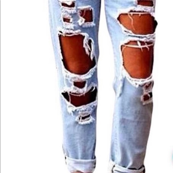 ✨NWT✨ Distressed Ripped Jeans - Picture 1 of 3